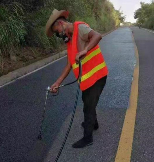 内江路面喷涂翻新彩色步道施工方案